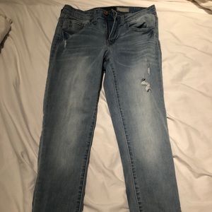 Light Wash Jeans/ Jeggings